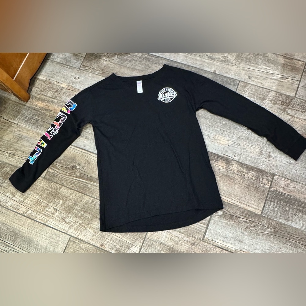 Shirt​ - Picture 3 of 9